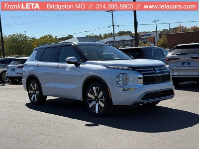 2025 Mitsubishi Outlander SEL's photo