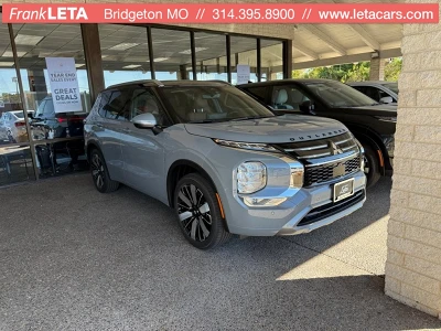 2025 Mitsubishi Outlander SEL's photo