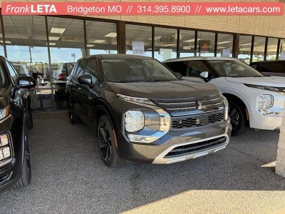 2025 Mitsubishi Outlander Plug-in Hybrid SE's photo