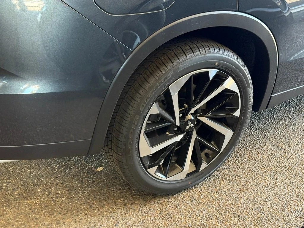 2025 Mitsubishi Outlander PHEV SE photo 2