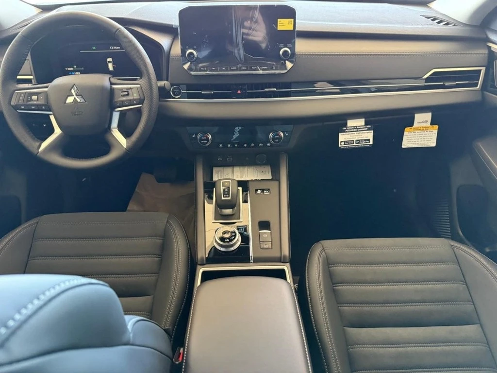 2025 Mitsubishi Outlander PHEV SE photo 4