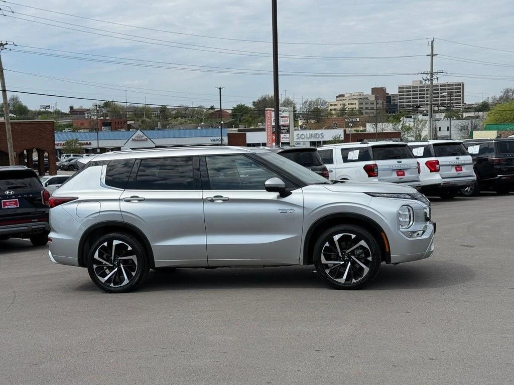 Used 2024 Mitsubishi Outlander Plug-in Hybrid SEL with VIN JA4T5WA92RZ057463 for sale in Bridgeton, MO