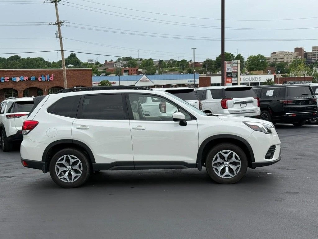 2024 Subaru Forester Premium's photo