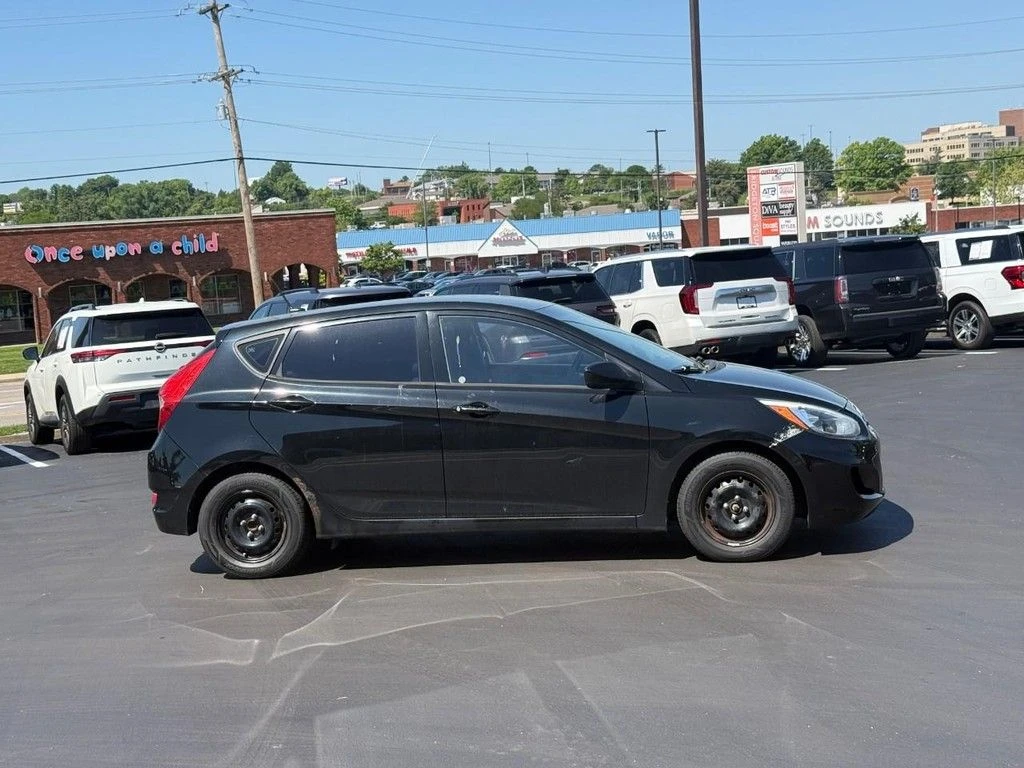 2015 Hyundai Accent GS 5-Door 6-Speed Automatic's photo