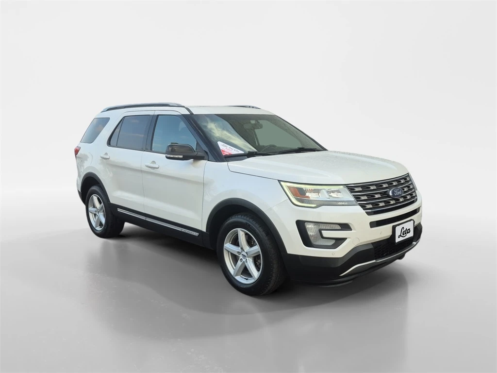 2016 Ford Explorer XLT photo 2