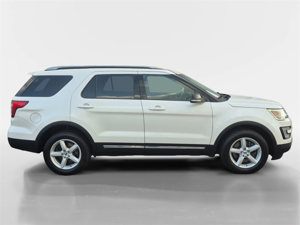 2016 Ford Explorer XLT photo 3