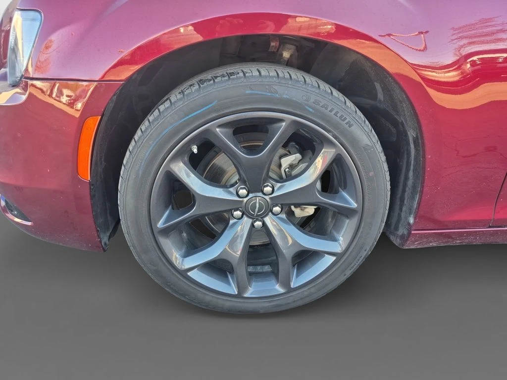 2022 Chrysler 300 Touring - Photo 12