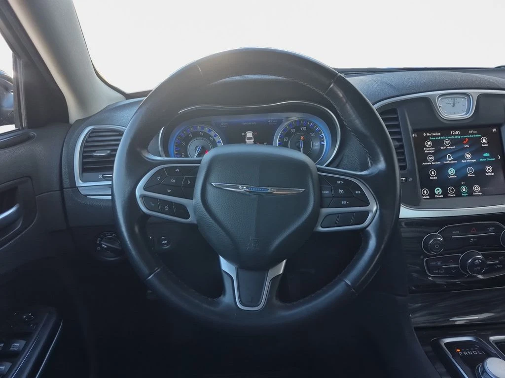 2022 Chrysler 300 Touring - Photo 10