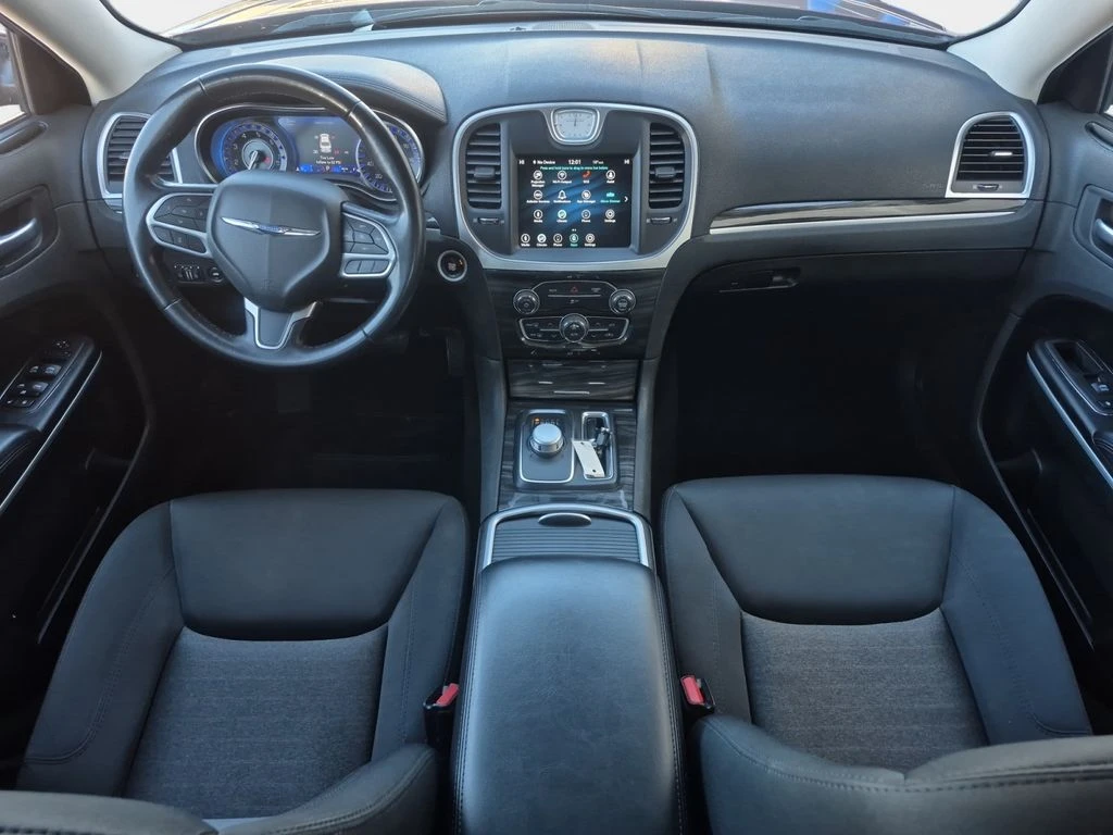 2022 Chrysler 300 Touring - Photo 13