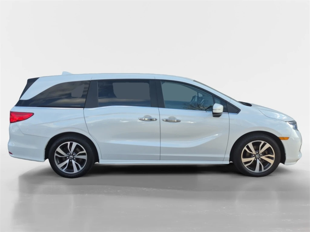 2022 Honda Odyssey Touring photo 3