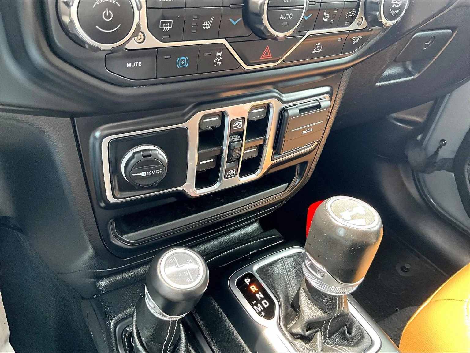 2022 Jeep Wrangler Unlimited Sahara 4XE - Photo 31