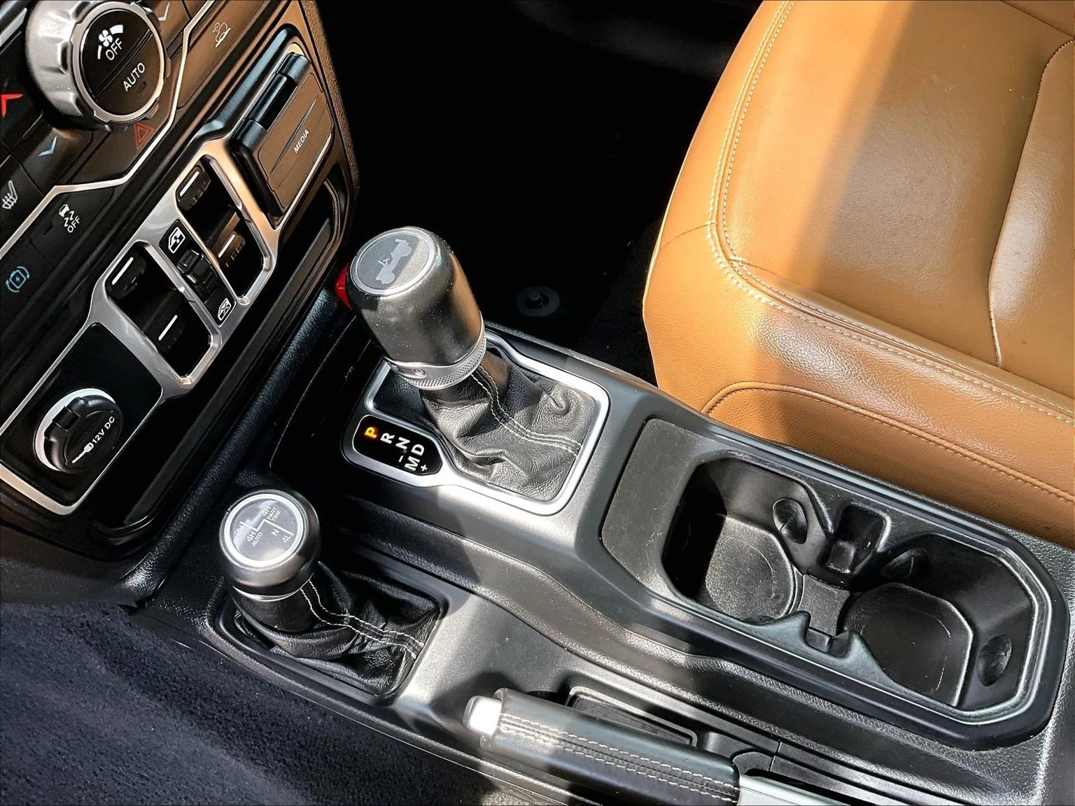 2022 Jeep Wrangler Unlimited Sahara 4XE - Photo 15