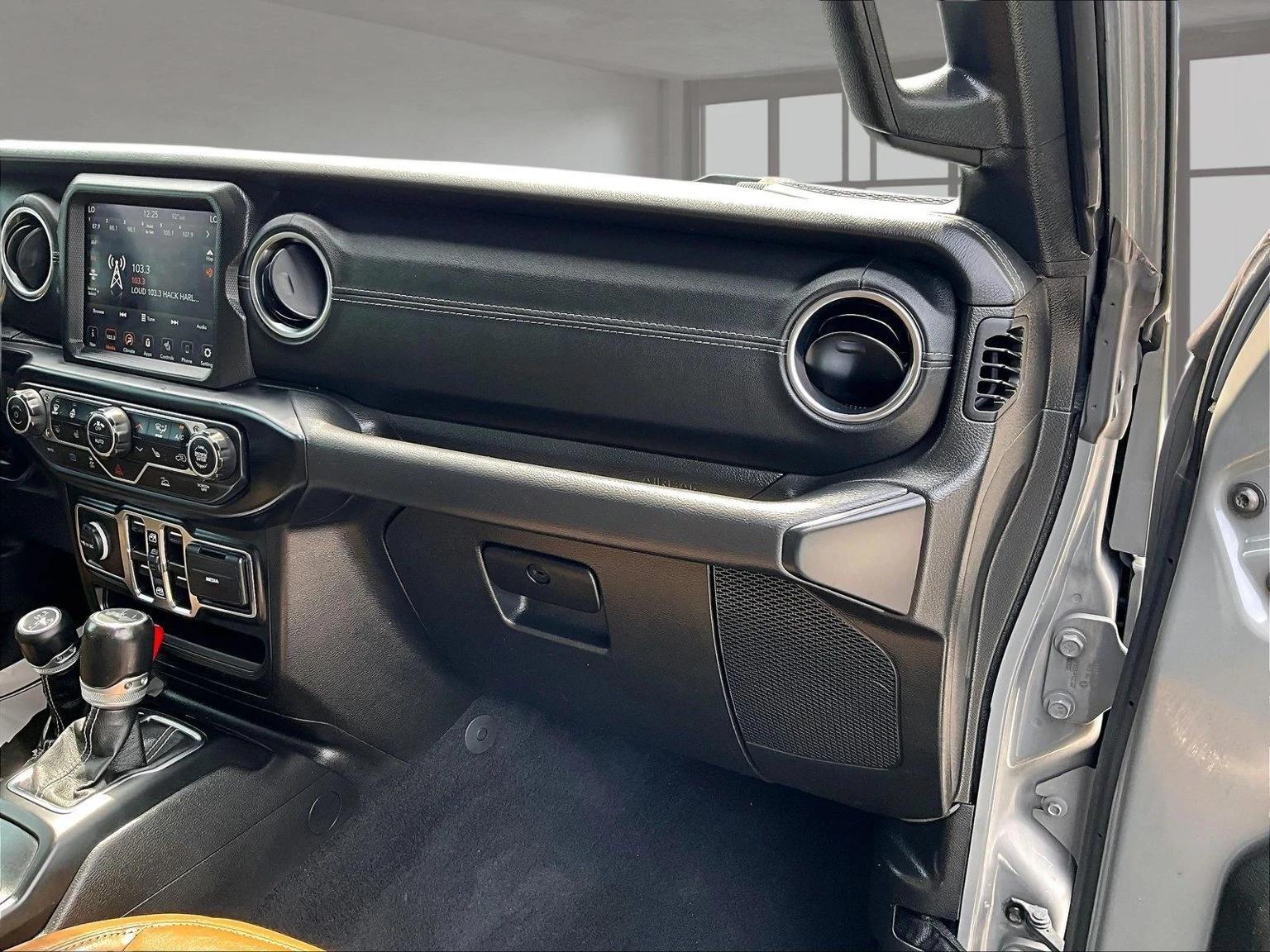 2022 Jeep Wrangler Unlimited Sahara 4XE - Photo 17