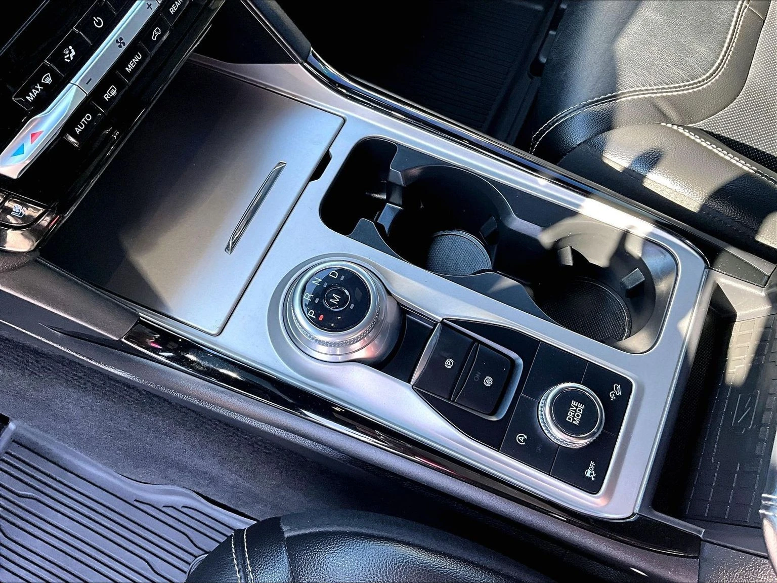 2022 Ford Explorer ST - Photo 15