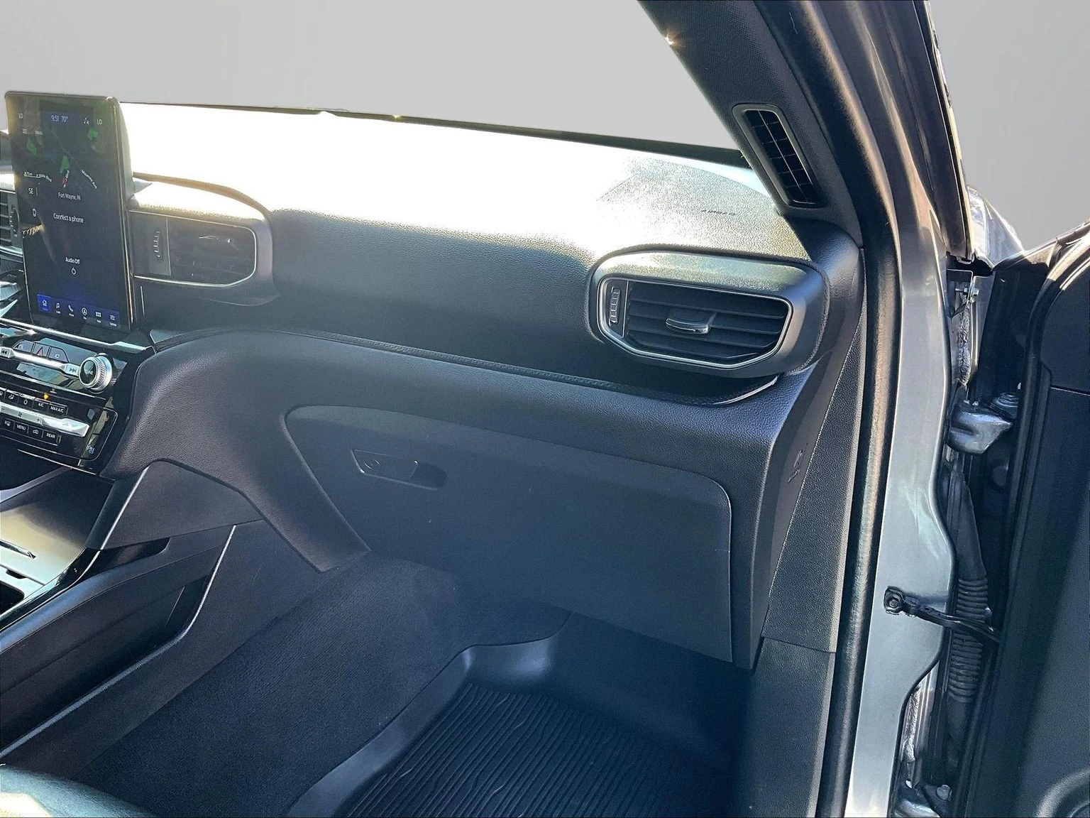 2022 Ford Explorer ST - Photo 17