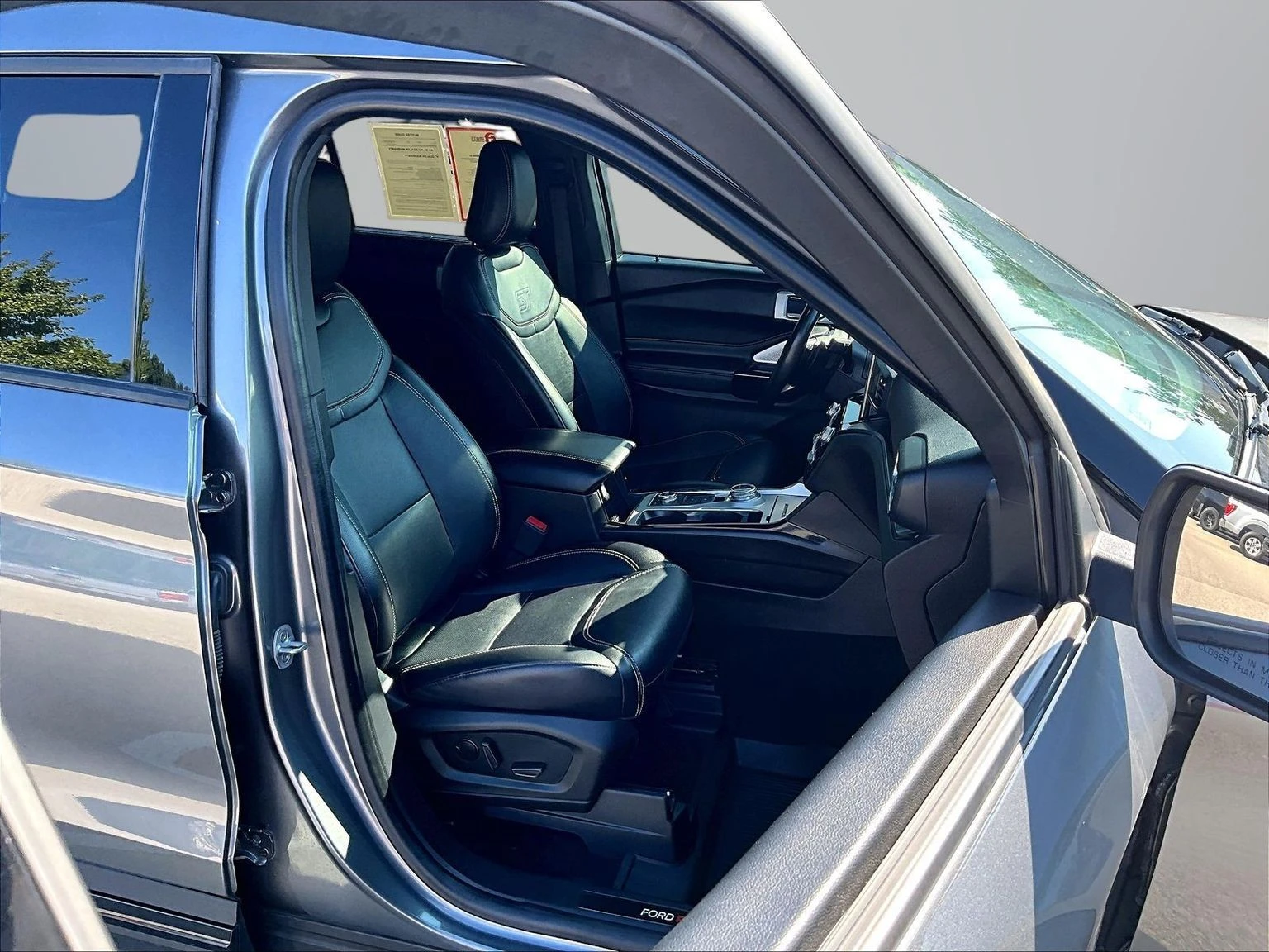 2022 Ford Explorer ST - Photo 7