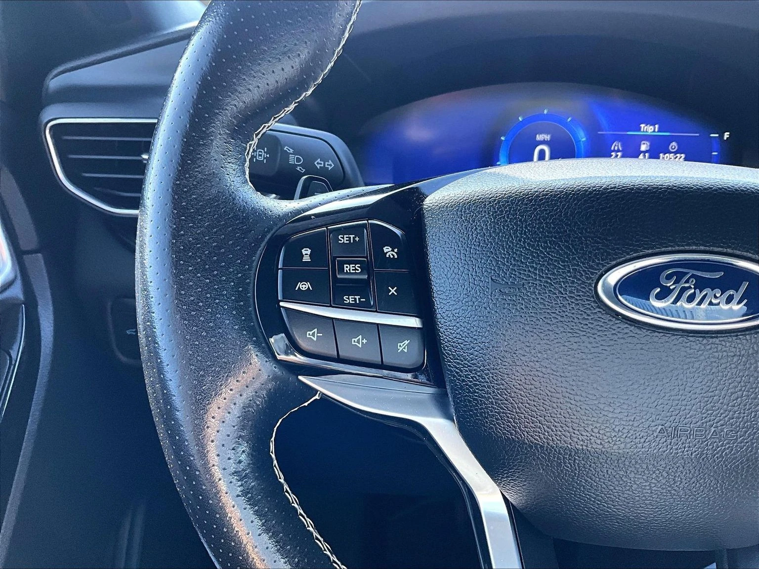 2022 Ford Explorer ST - Photo 18