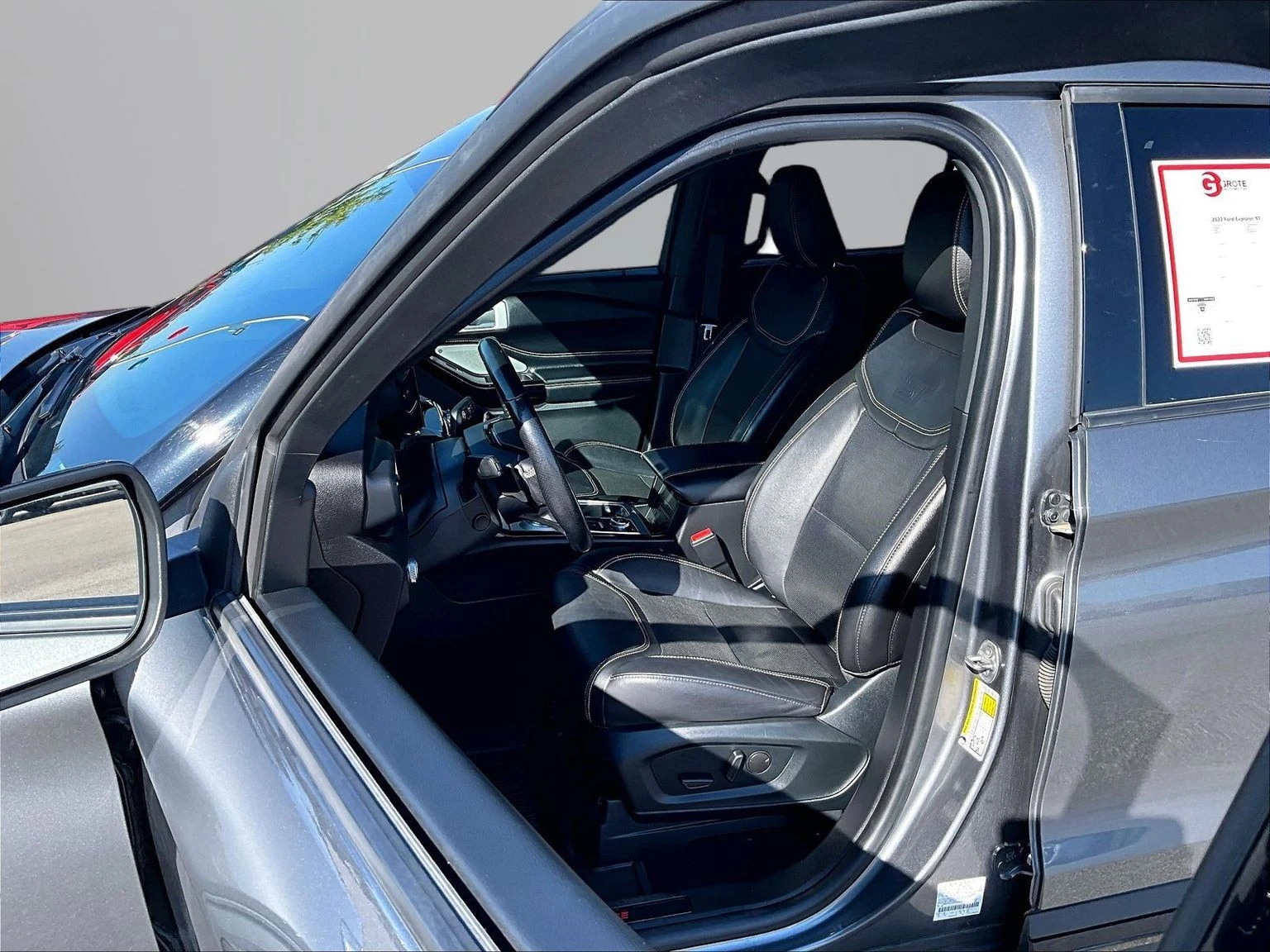 2022 Ford Explorer ST - Photo 25