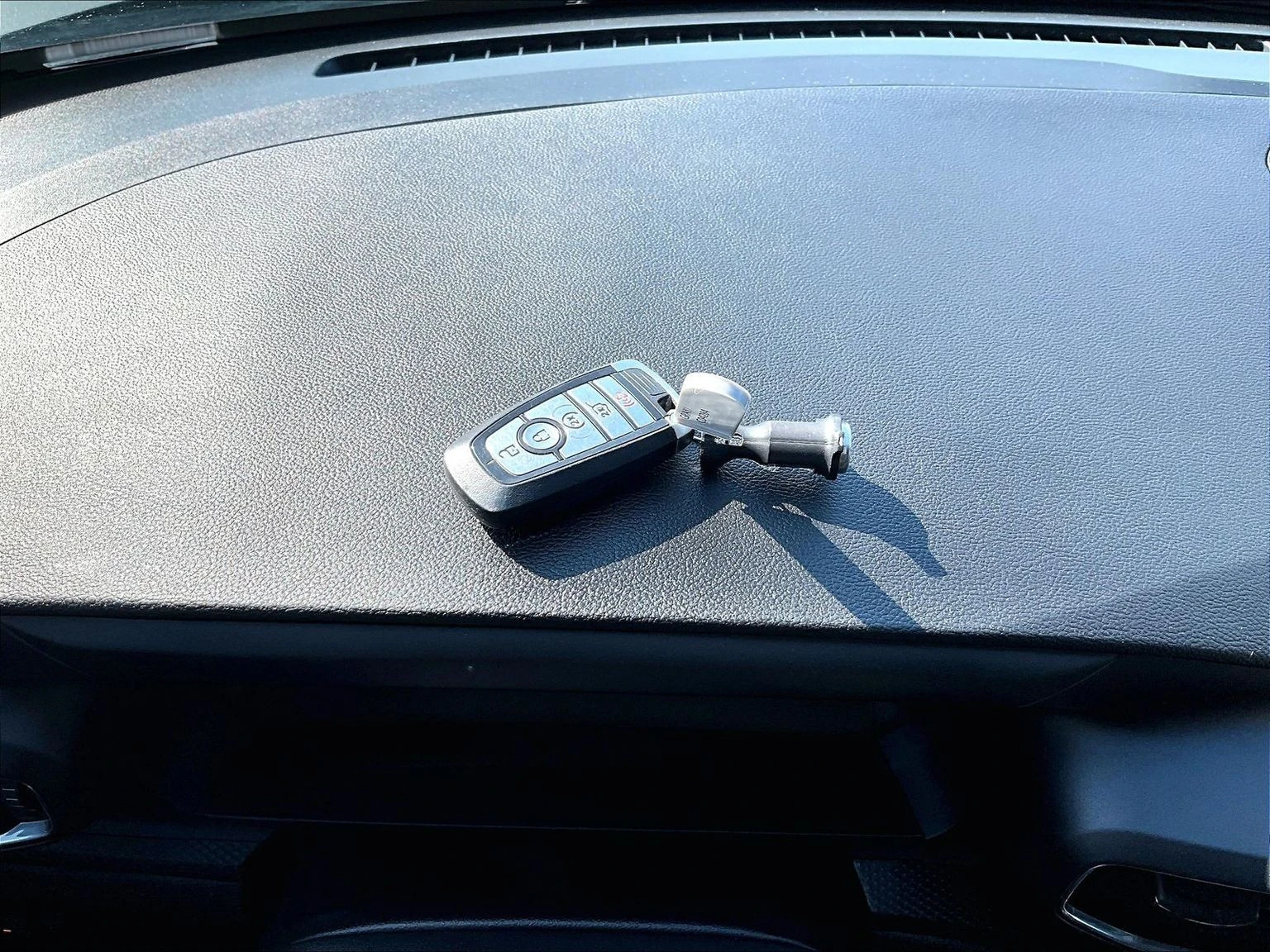 2022 Ford Explorer ST - Photo 11