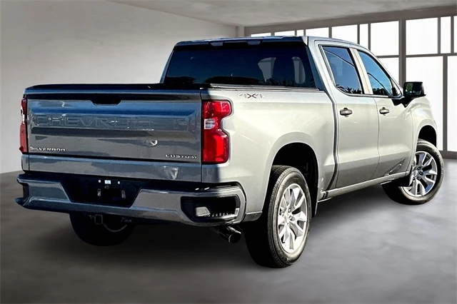 2019 Chevrolet Silverado 1500 Custom photo 2