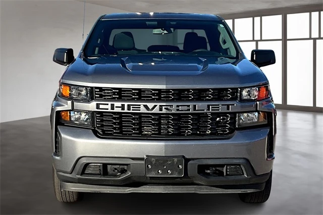2019 Chevrolet Silverado 1500 Custom photo 3