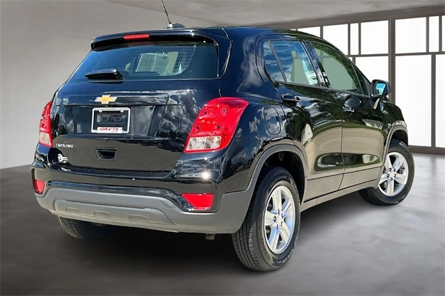 2020 Chevrolet Trax LS photo 2