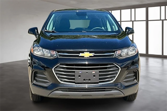 2020 Chevrolet Trax LS photo 3