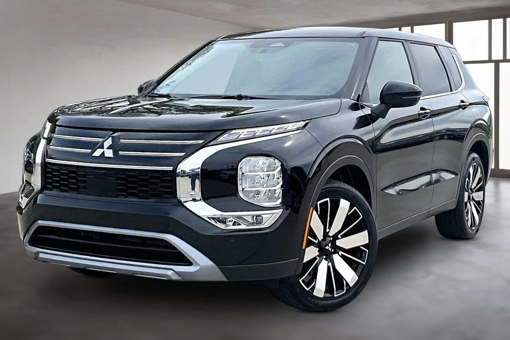 2025 Mitsubishi Outlander SE 2WD's photo