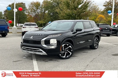 2023 Mitsubishi Outlander SE's photo