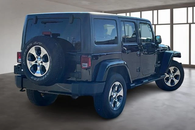 2017 Jeep Wrangler Unlimited Sahara photo 3