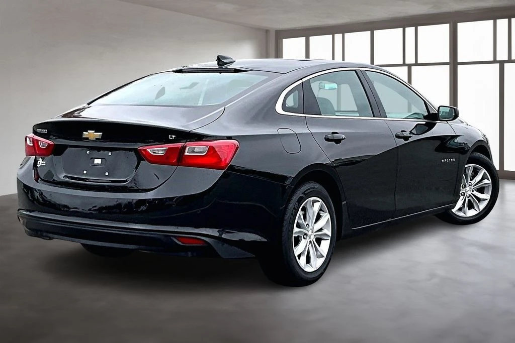 2024 Chevrolet Malibu 1LT photo 2