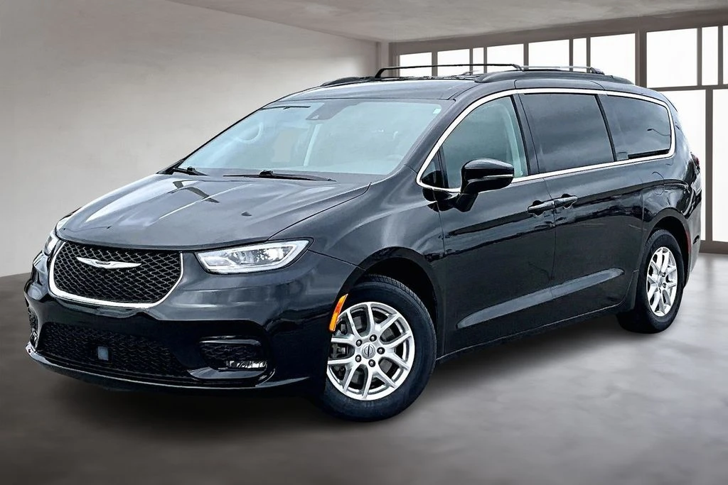 2022 Chrysler Pacifica Touring L's photo