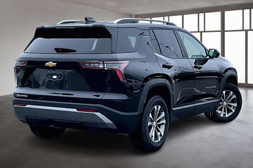 2025 Chevrolet Equinox LT photo 2