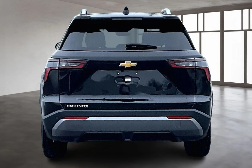 2025 Chevrolet Equinox LT photo 4