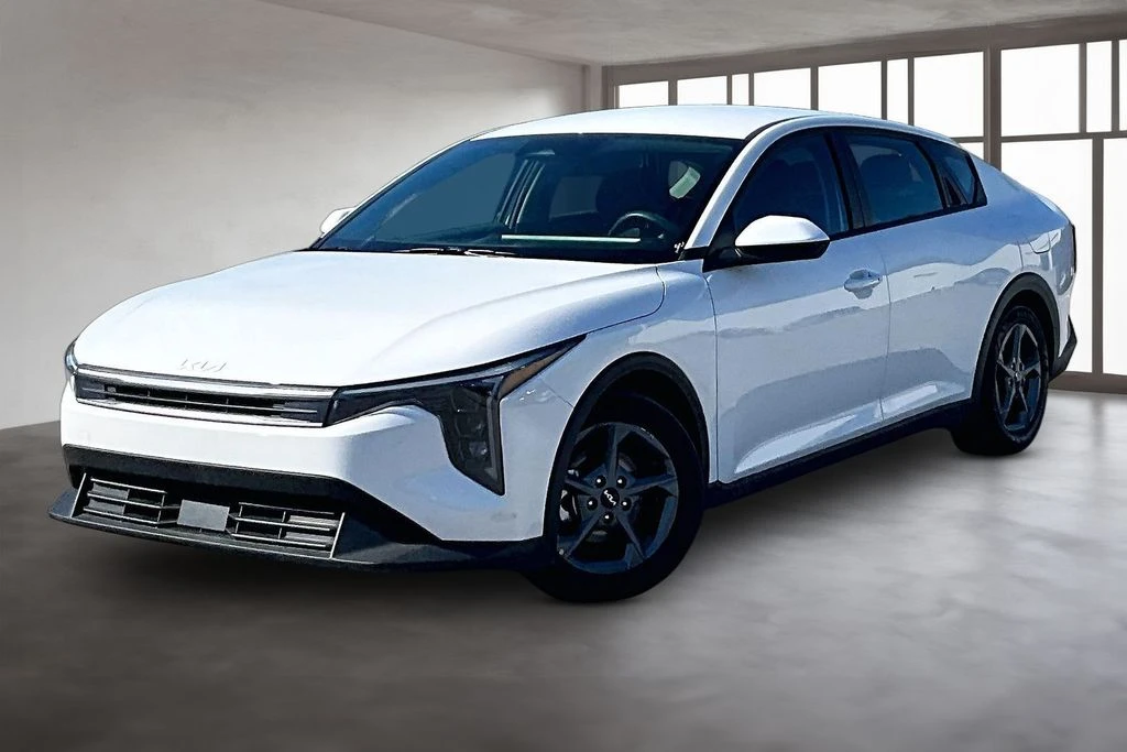 2026 Kia K4 LXS AT's photo