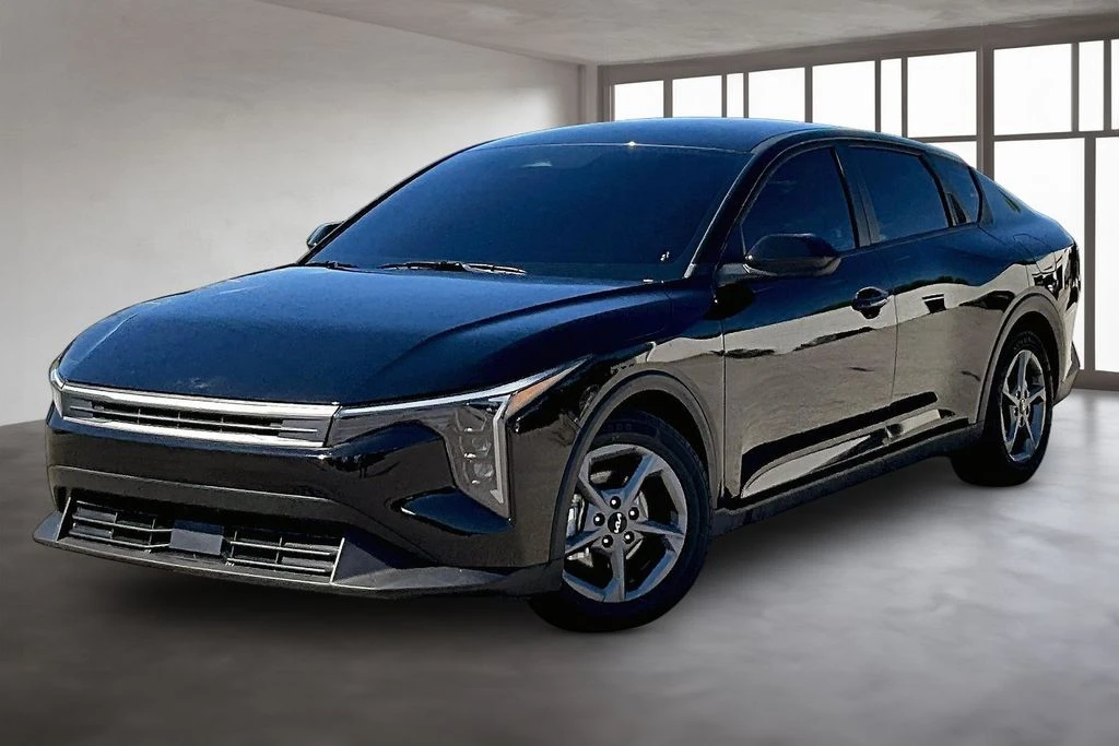 2025 Kia K4 LXS AT's photo