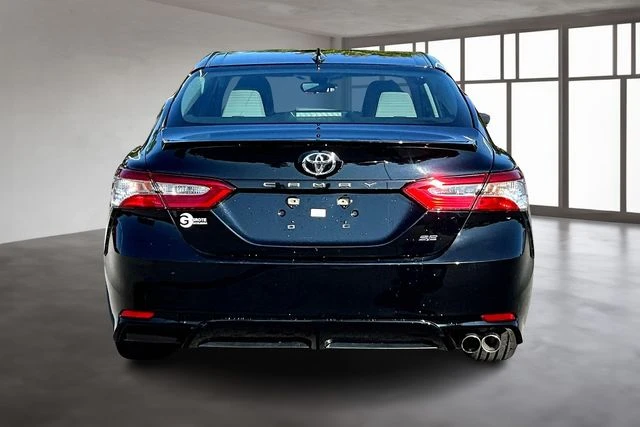 2020 Toyota Camry SE photo 5