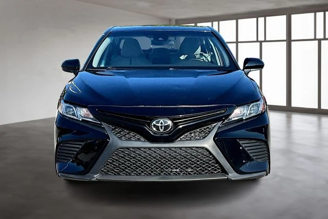 2020 Toyota Camry SE photo 4