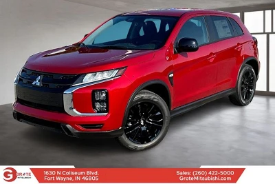 2025 Mitsubishi Outlander Sport LE's photo