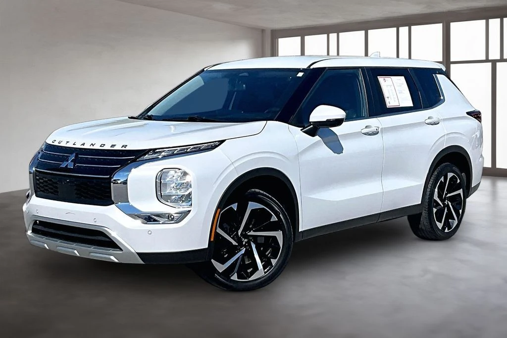 2022 Mitsubishi Outlander SE 2WD's photo