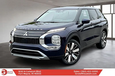 2025 Mitsubishi Outlander SE's photo