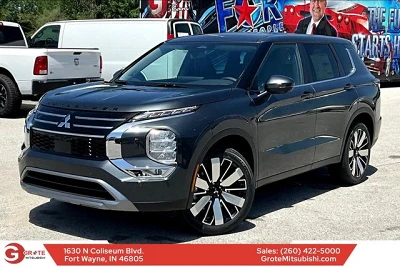 2025 Mitsubishi Outlander SE's photo