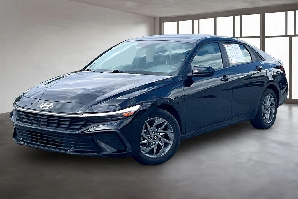2024 Hyundai Elantra 2.0 SEL IVT's photo