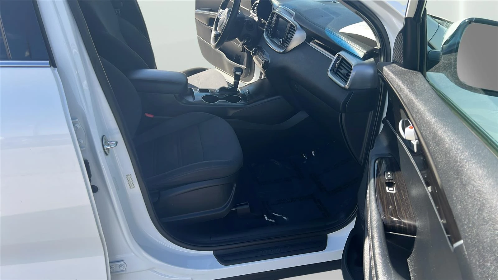 2020 Kia Sorento LX - Photo 12