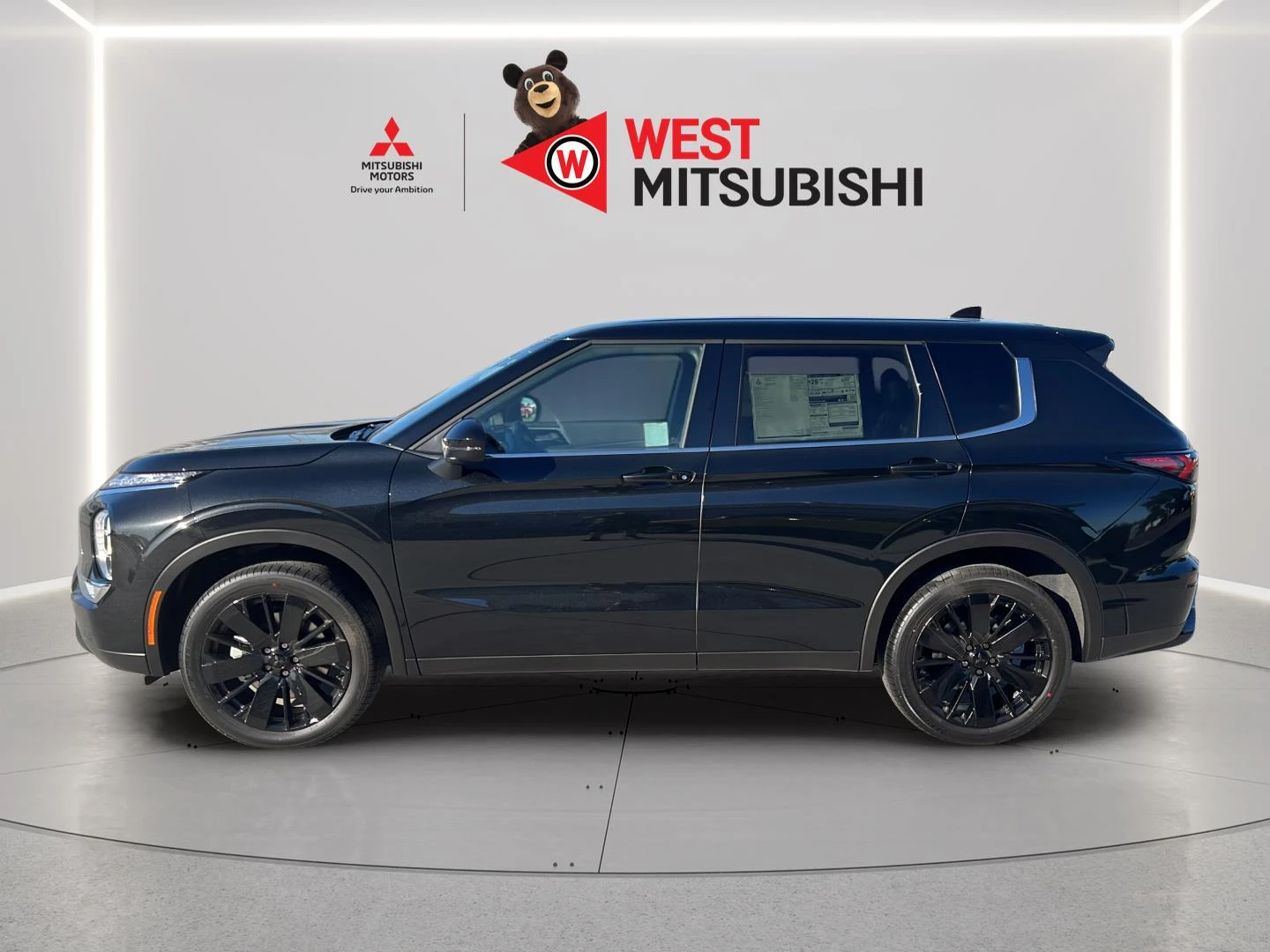 2026 Mitsubishi Outlander LE FWD's photo