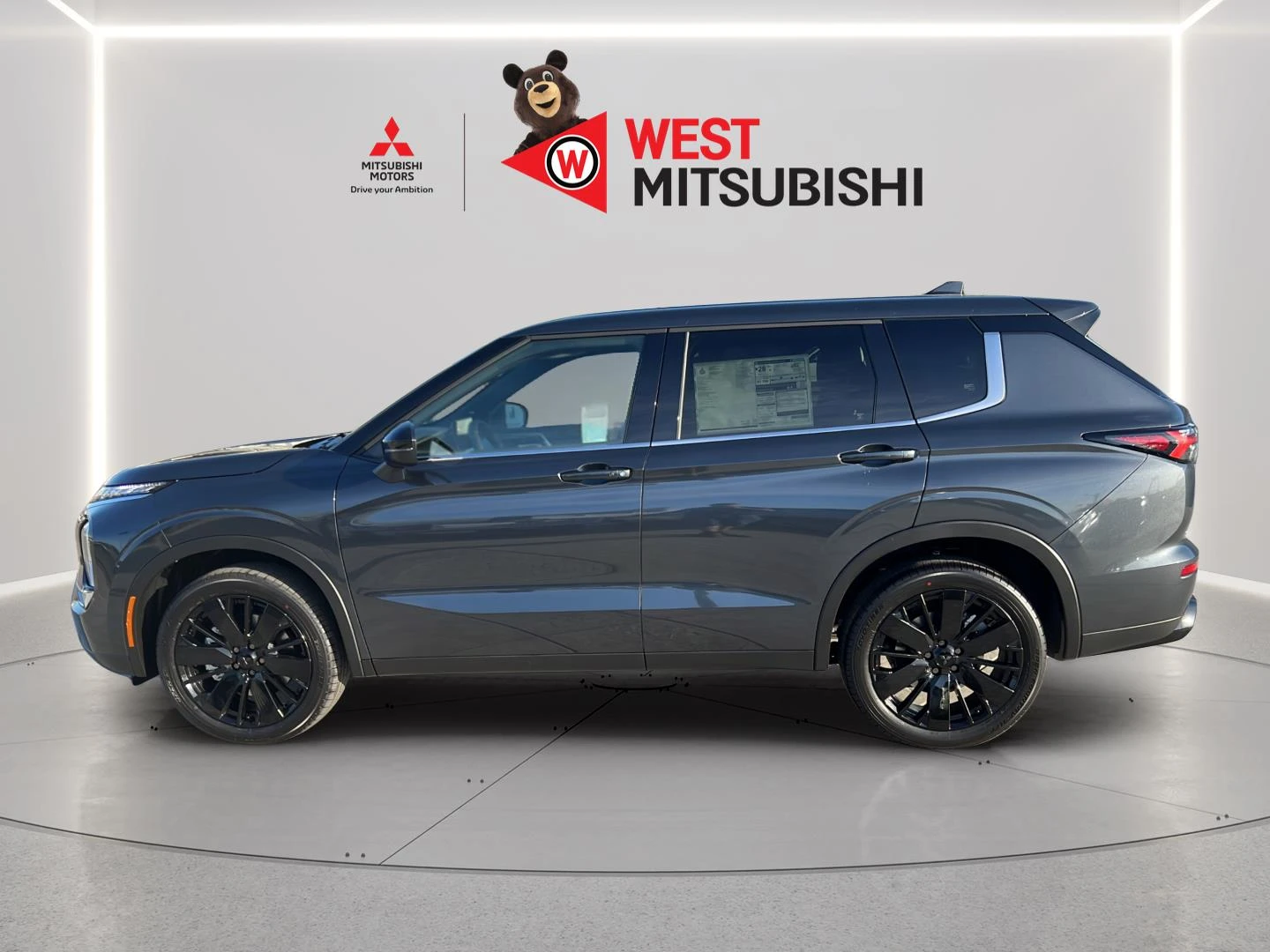 2026 Mitsubishi Outlander LE FWD's photo