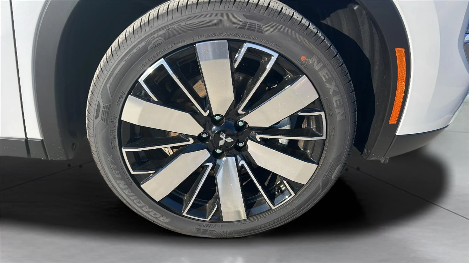 2026 Mitsubishi Outlander SE - Photo 13