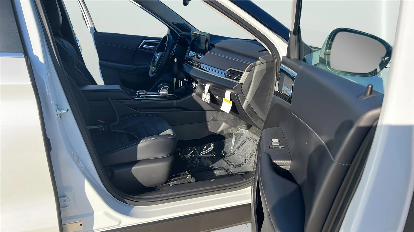 2026 Mitsubishi Outlander SE - Photo 12