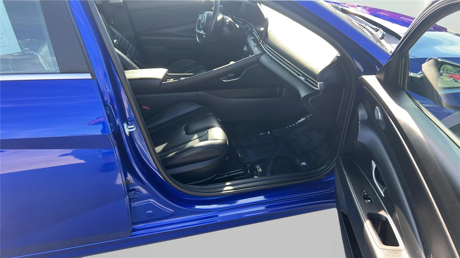 2025 Hyundai Elantra Limited - Photo 12