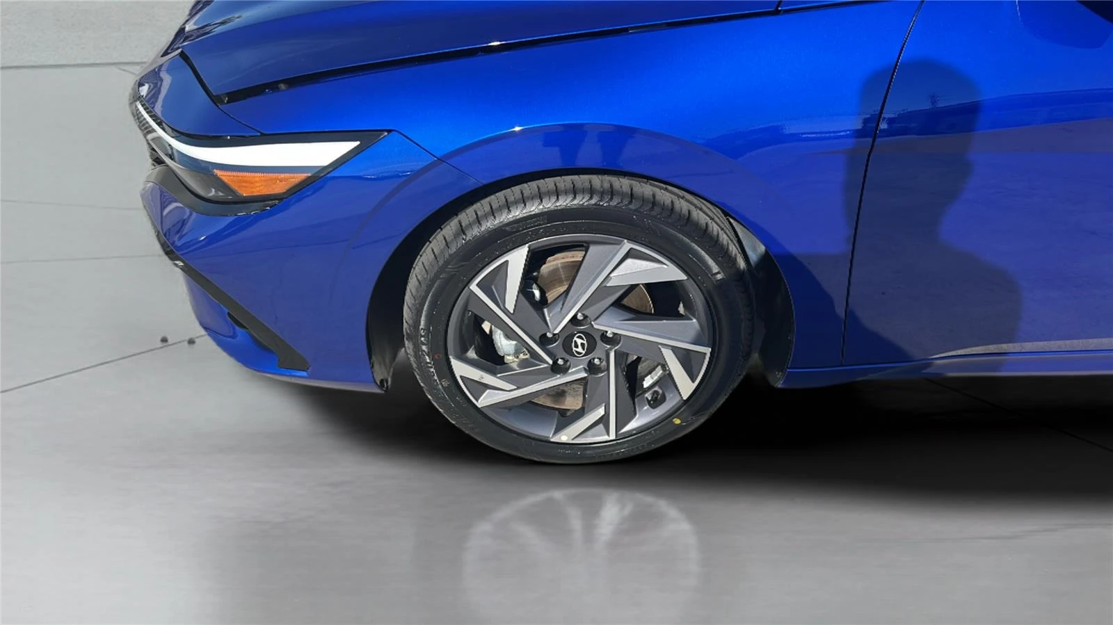 2025 Hyundai Elantra Limited - Photo 20